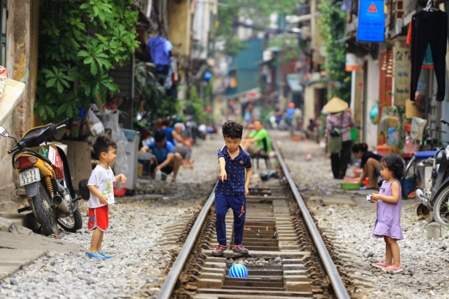 Trainstreet trein kinderen Hanoi Noord-Vietnam