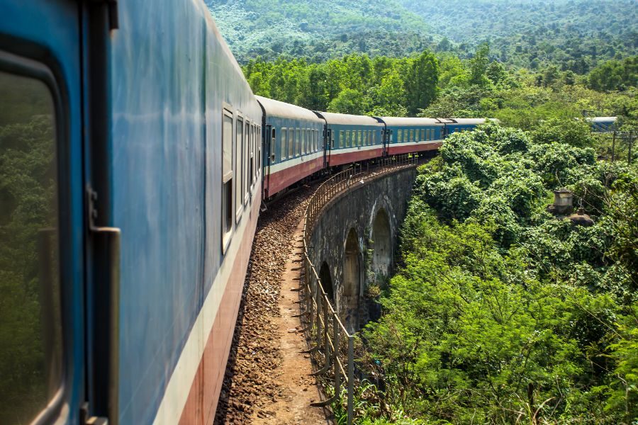 Trein van Hai Pass wolkenpas Danang Hue Centraal-Vietnam