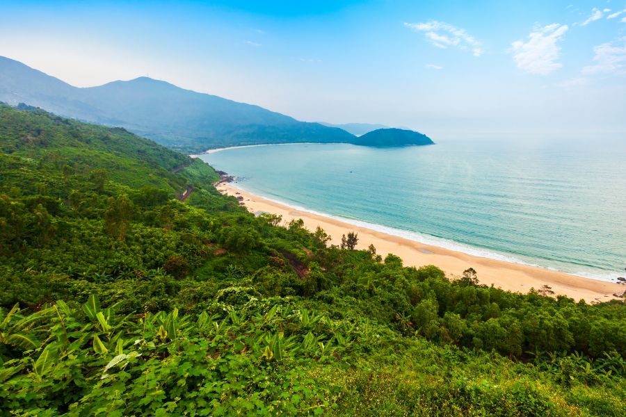 Van Hai Pass wolkenpass zee strand Danang Hue Centraal-Vietnam