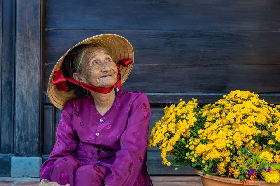 Lokale bevolking oude centrum Hoi An Centraal-Vietnam