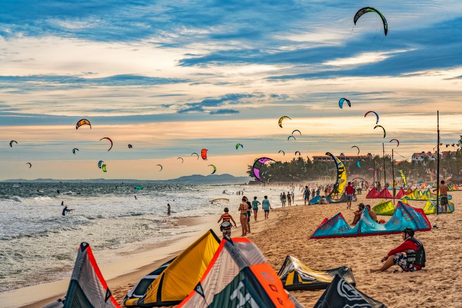 Kite surfen strand zee Mui Ne Zuid-Vietnam