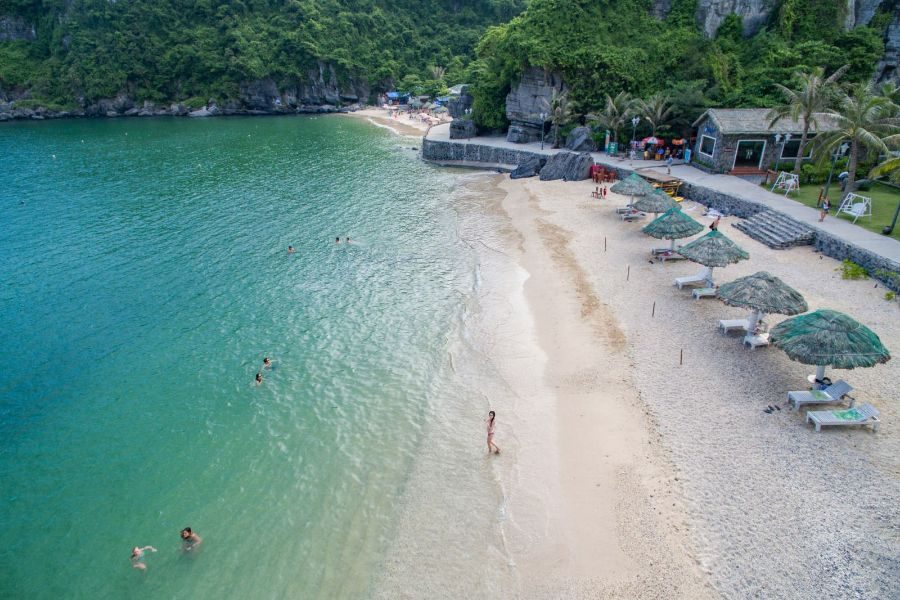 Cat Ba strand Noord-Vietnam