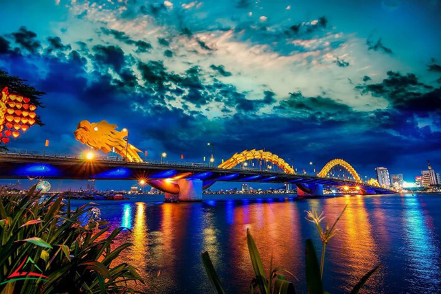 Dragon bridge Danang Centraal-Vietnam