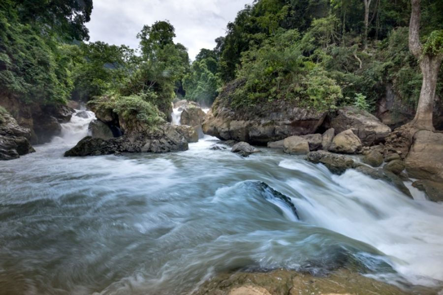 Dua Dang Waterval Ba Be National Park