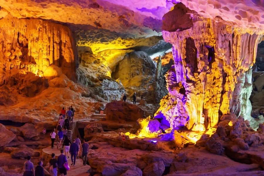 Hang Sung Sot grot Halong Bay Noord-Vietnam