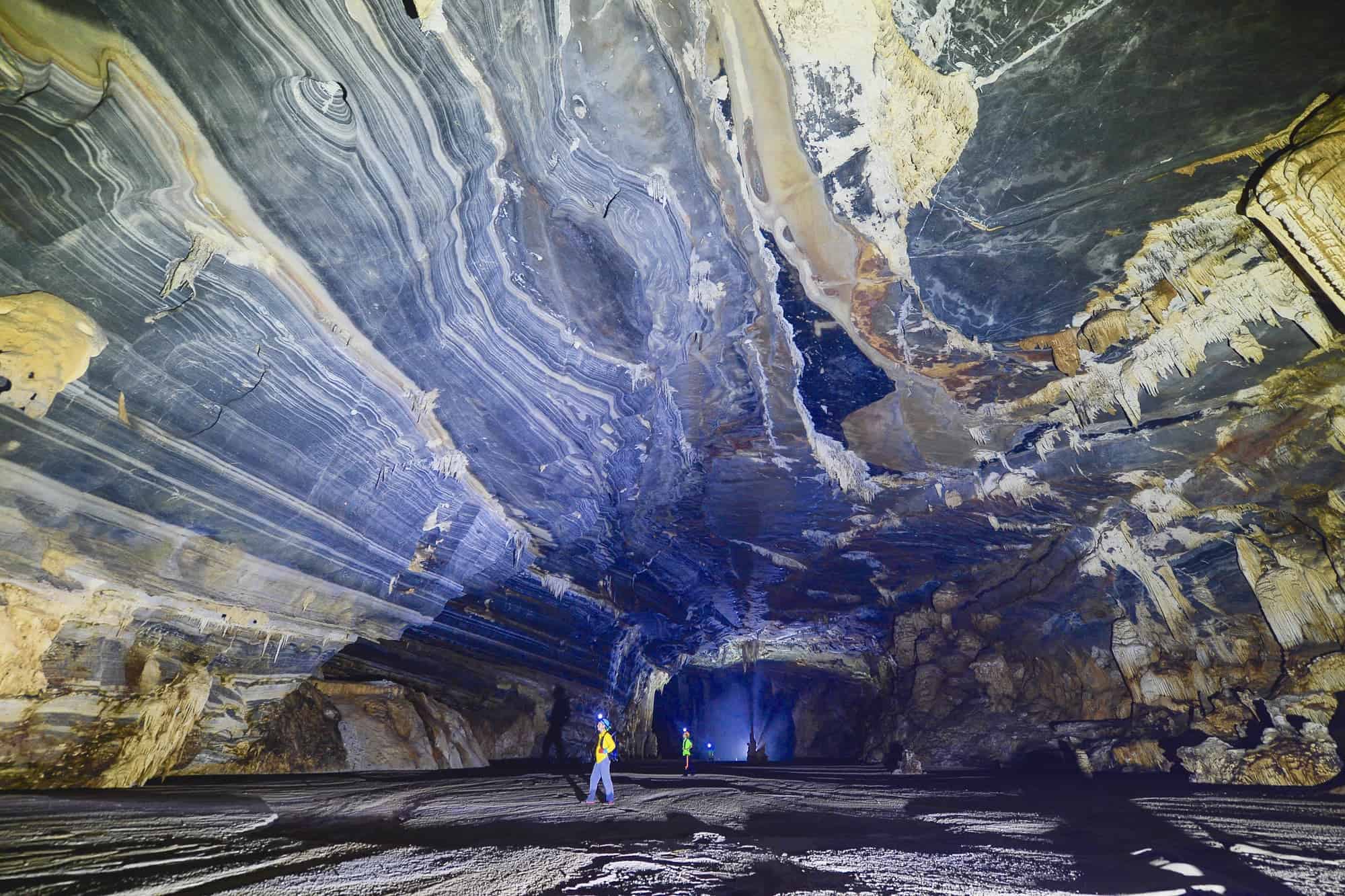 Phong Nha Hang Tien Cave