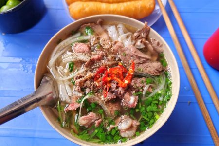 Pho Hanoi of Hanoi noedelsoep: Een Wereldberoemd Gerecht met Diepe Wortels in de Vietnamese Cultuur