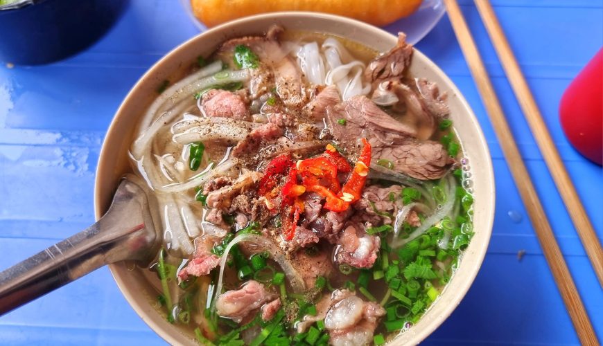 Pho Hanoi of Hanoi noedelsoep: Een Wereldberoemd Gerecht met Diepe Wortels in de Vietnamese Cultuur